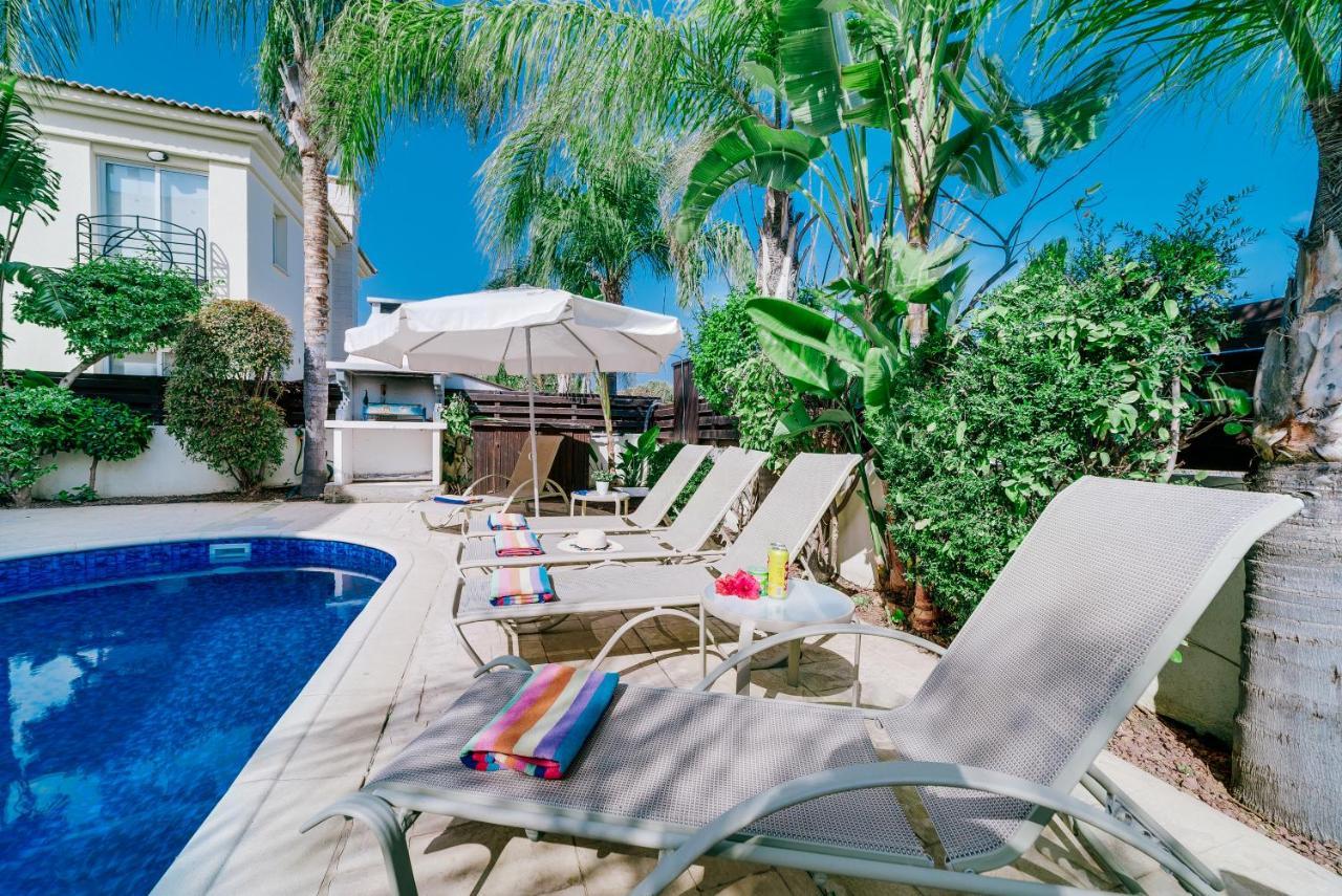Villa Abbie Paralimni Bagian luar foto