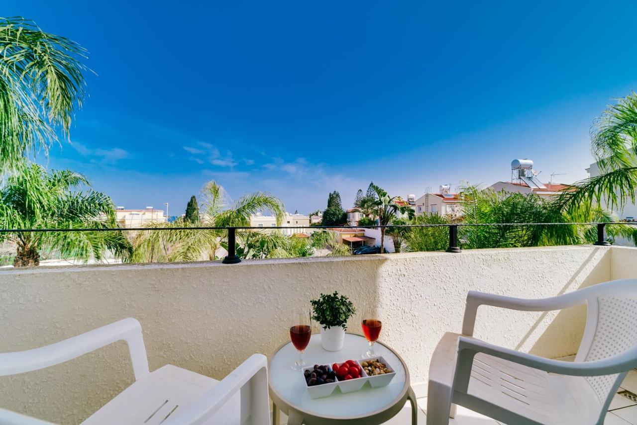 Villa Abbie Paralimni Bagian luar foto