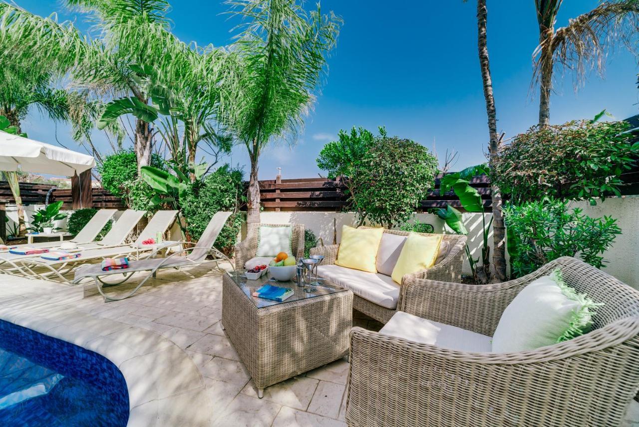 Villa Abbie Paralimni Bagian luar foto