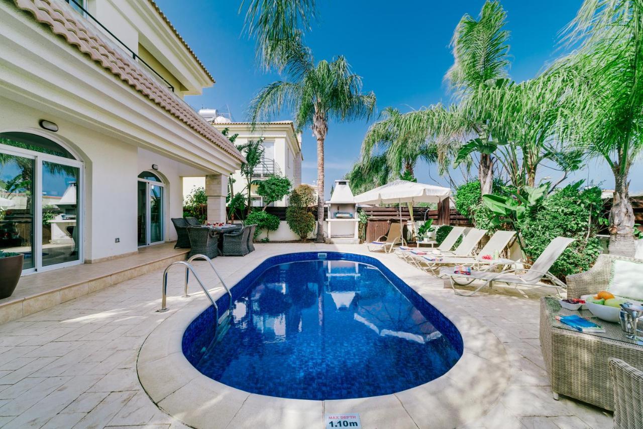 Villa Abbie Paralimni Bagian luar foto