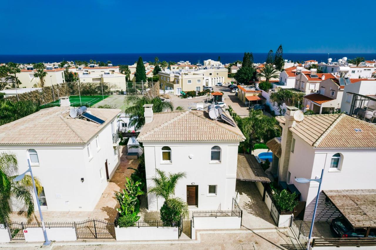 Villa Abbie Paralimni Bagian luar foto